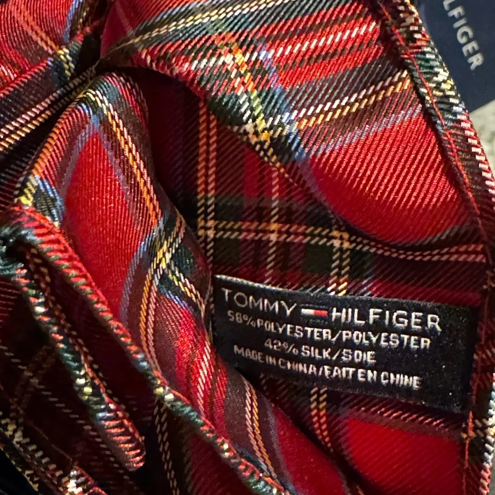 NWT Tommy Hilfiger Navy‎ Bow Tie with Plaid Pocket Square Set Holiday Christmas